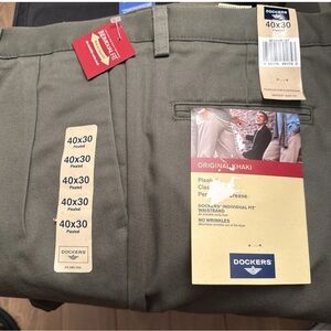 Dockers Individual Fit Waistband Pleated,  Khaki Classic Fit 40x30 Olive Green